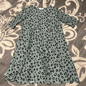 Pink rose cheetah print dress like new. Stretchy and soft.